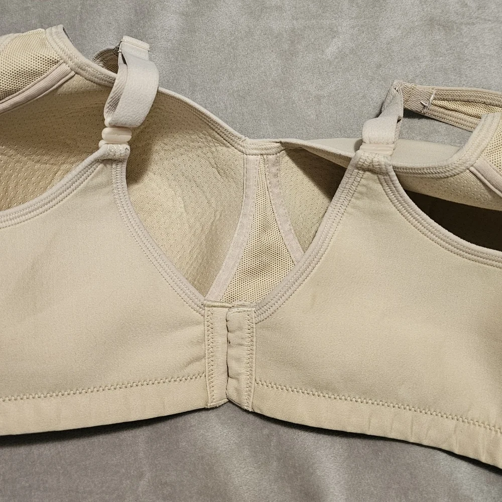 Vanity Fair Cream Full Coverage Bra 38C